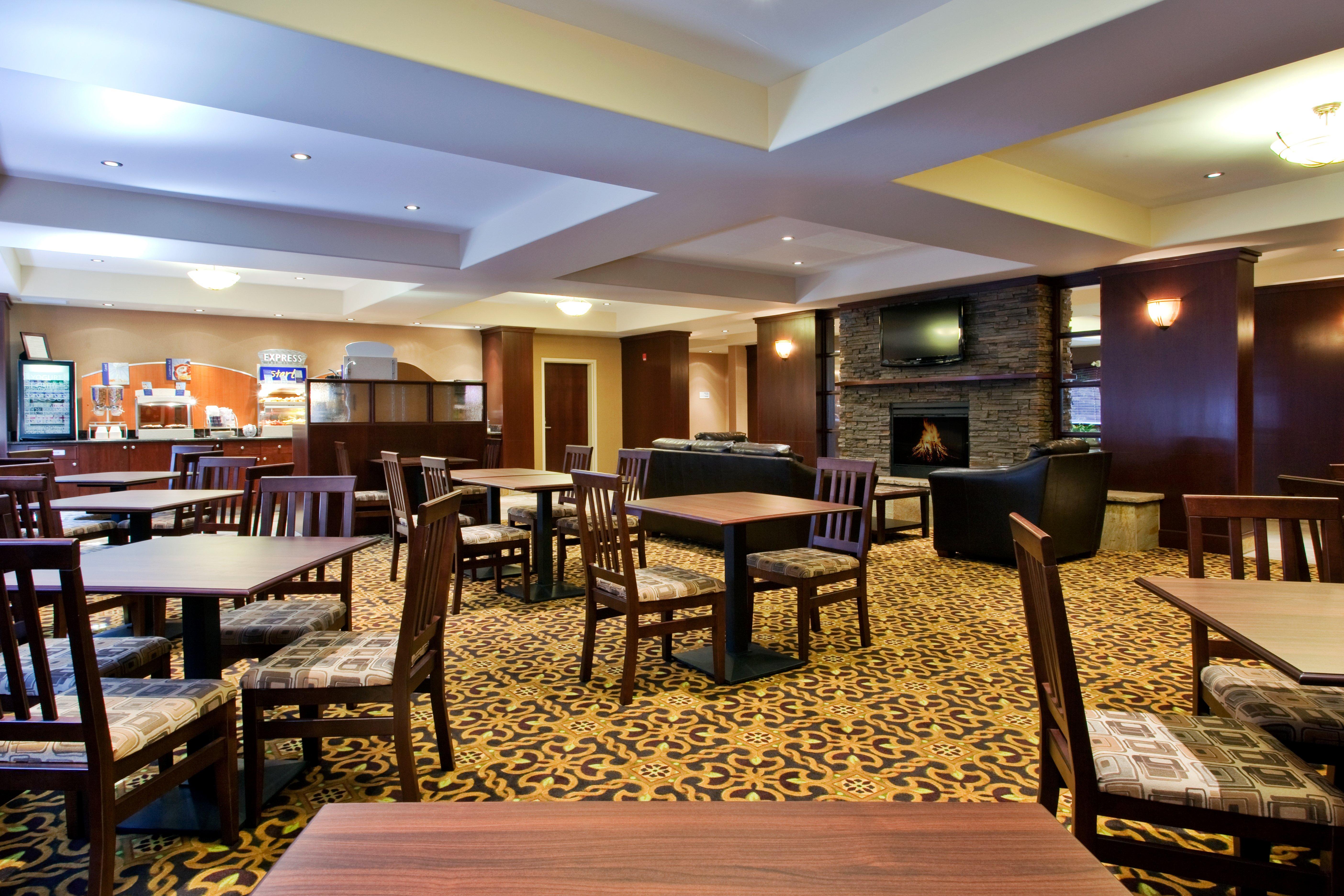 Holiday Inn Express & Suites Whitecourt By Ihg Εξωτερικό φωτογραφία
