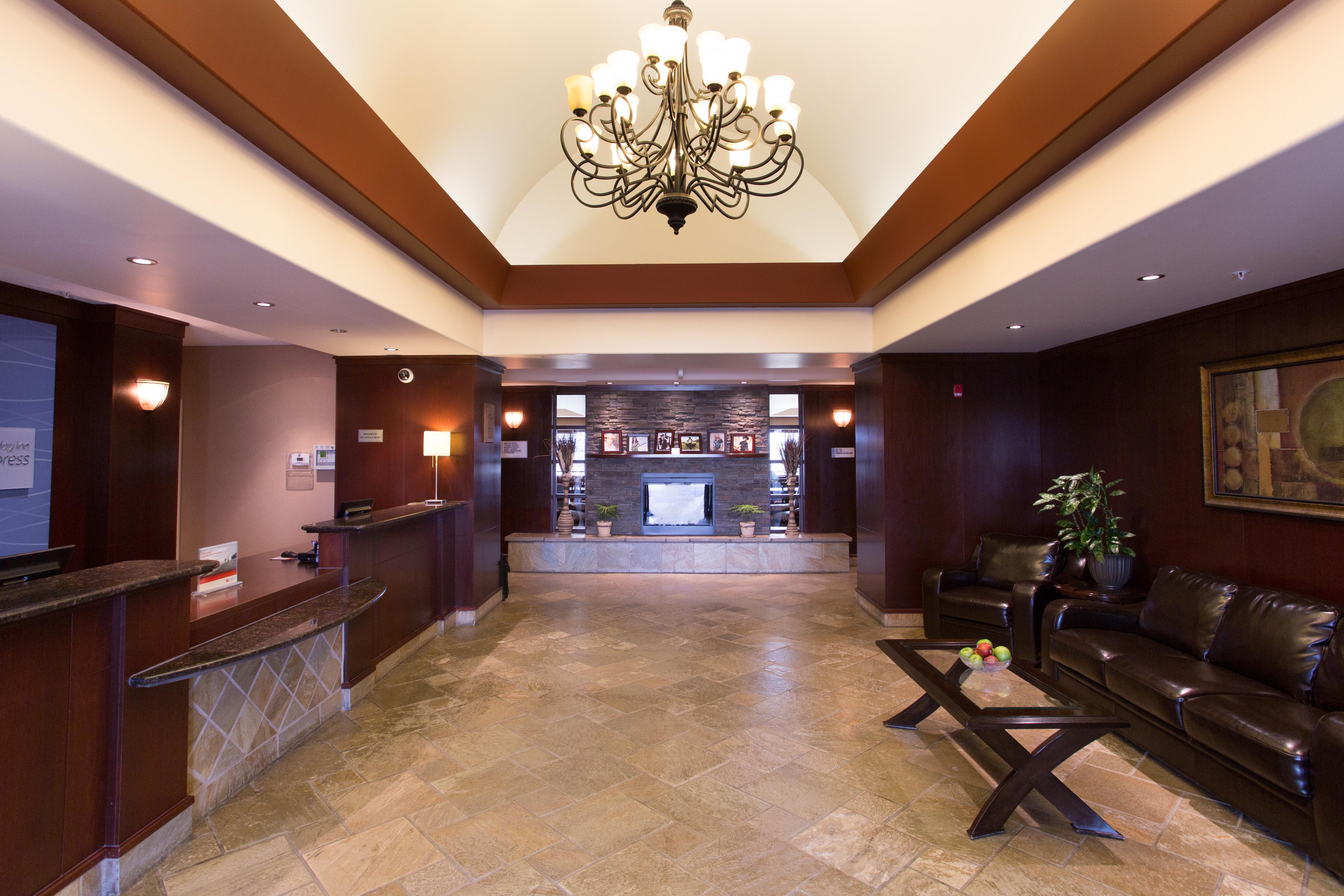 Holiday Inn Express & Suites Whitecourt By Ihg Εξωτερικό φωτογραφία