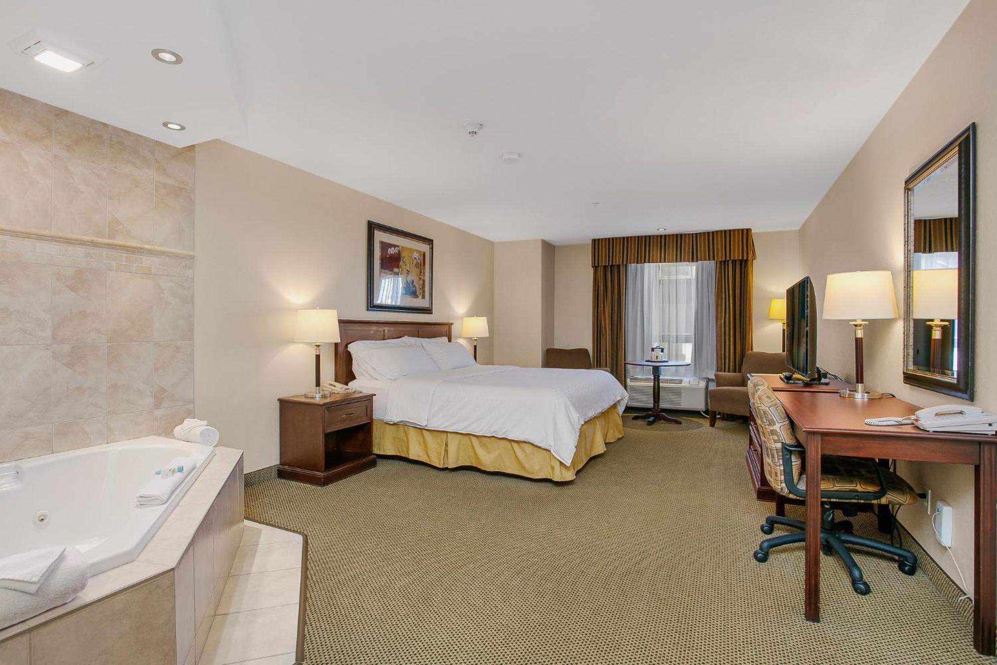 Holiday Inn Express & Suites Whitecourt By Ihg Εξωτερικό φωτογραφία