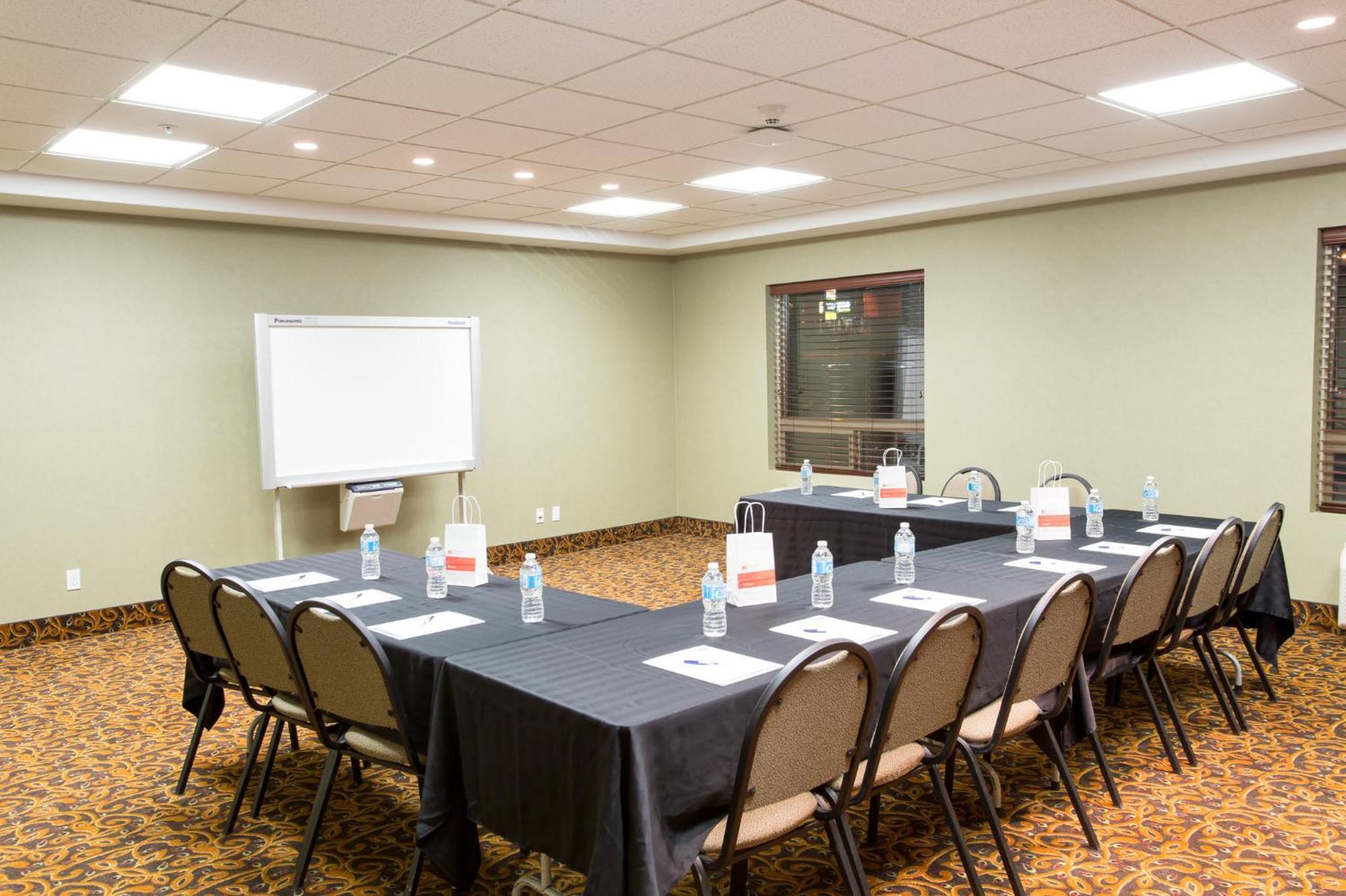 Holiday Inn Express & Suites Whitecourt By Ihg Εξωτερικό φωτογραφία