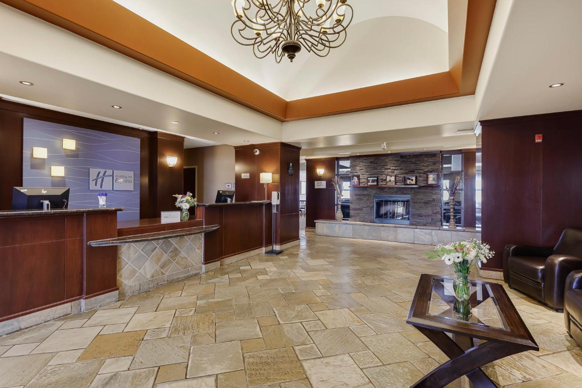 Holiday Inn Express & Suites Whitecourt By Ihg Εξωτερικό φωτογραφία