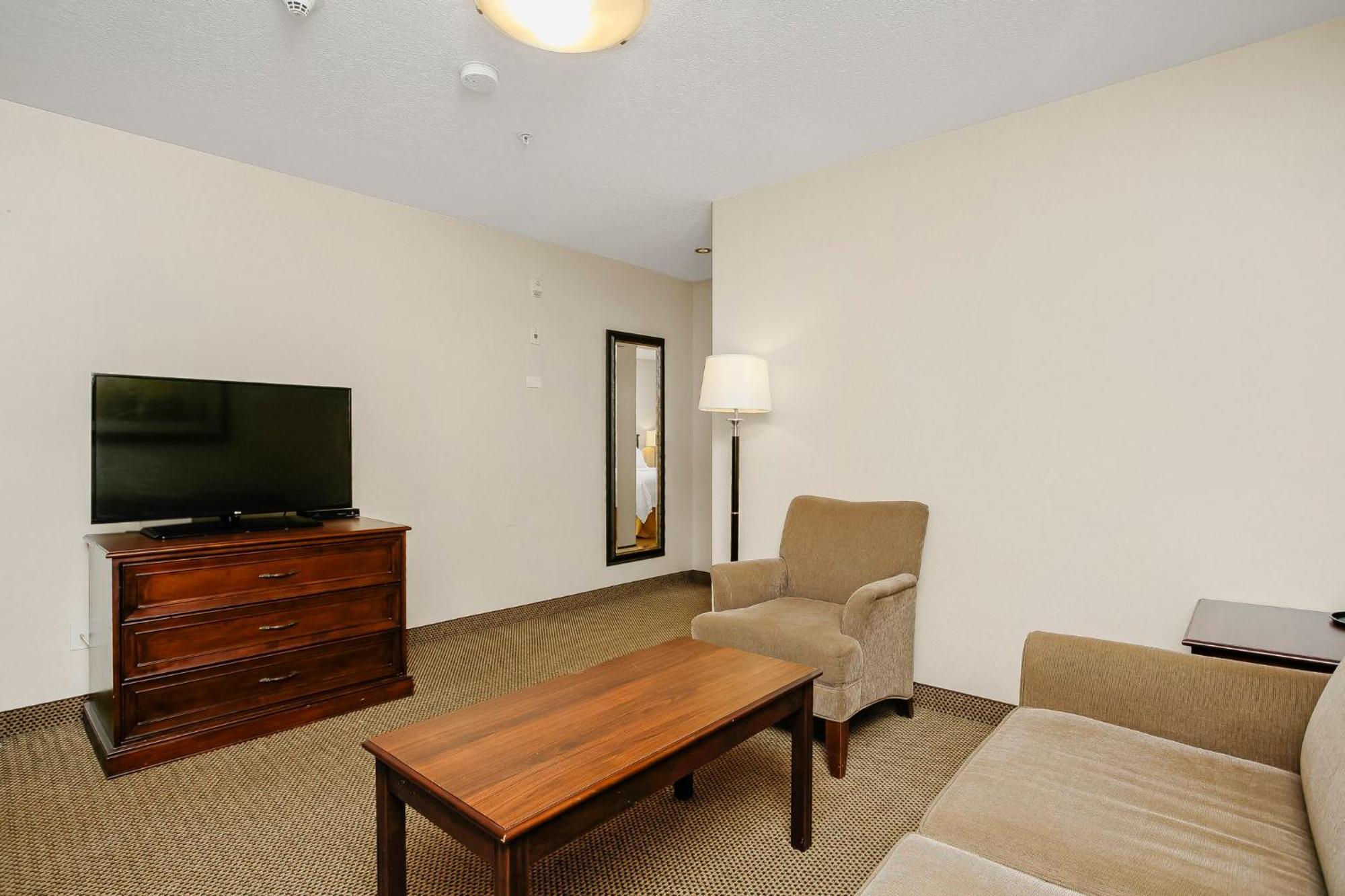 Holiday Inn Express & Suites Whitecourt By Ihg Εξωτερικό φωτογραφία