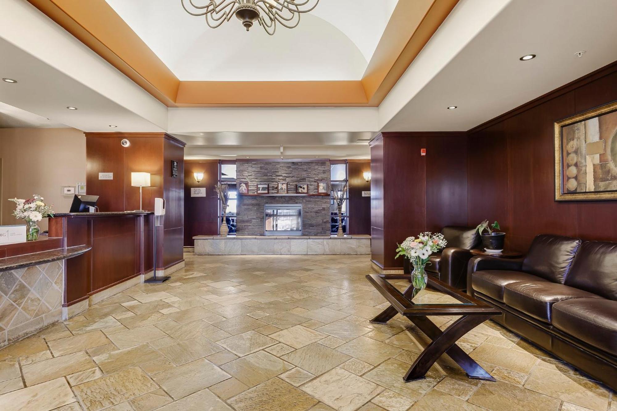 Holiday Inn Express & Suites Whitecourt By Ihg Εξωτερικό φωτογραφία