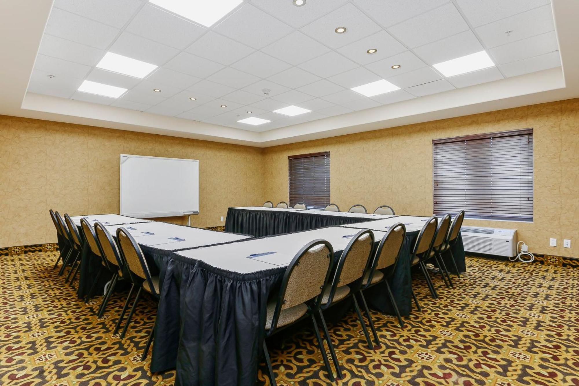 Holiday Inn Express & Suites Whitecourt By Ihg Εξωτερικό φωτογραφία