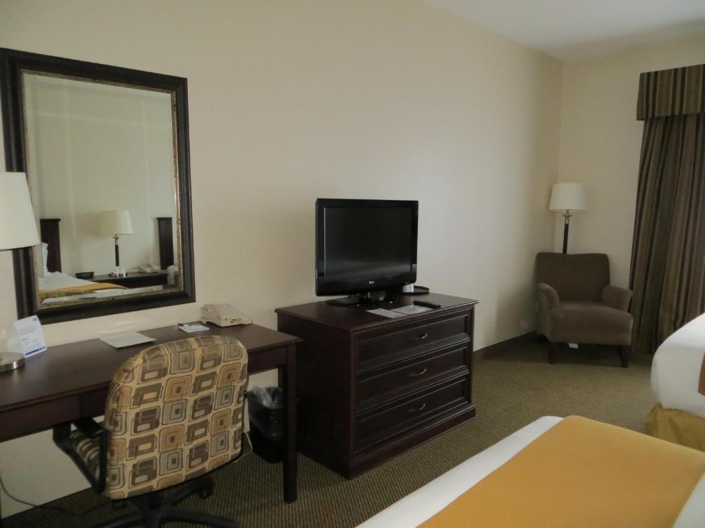 Holiday Inn Express & Suites Whitecourt By Ihg Δωμάτιο φωτογραφία